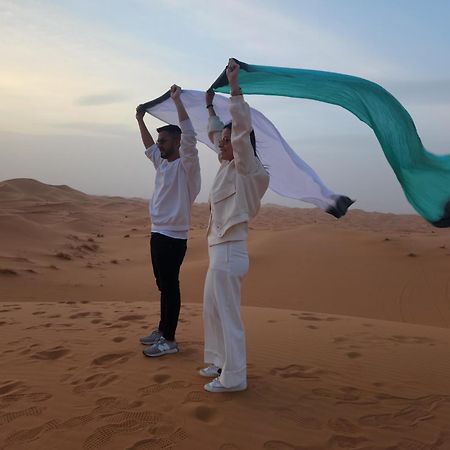 Riadsuerteloca Merzouga Hassilabied Luaran gambar The flag of the United Arab Emirates