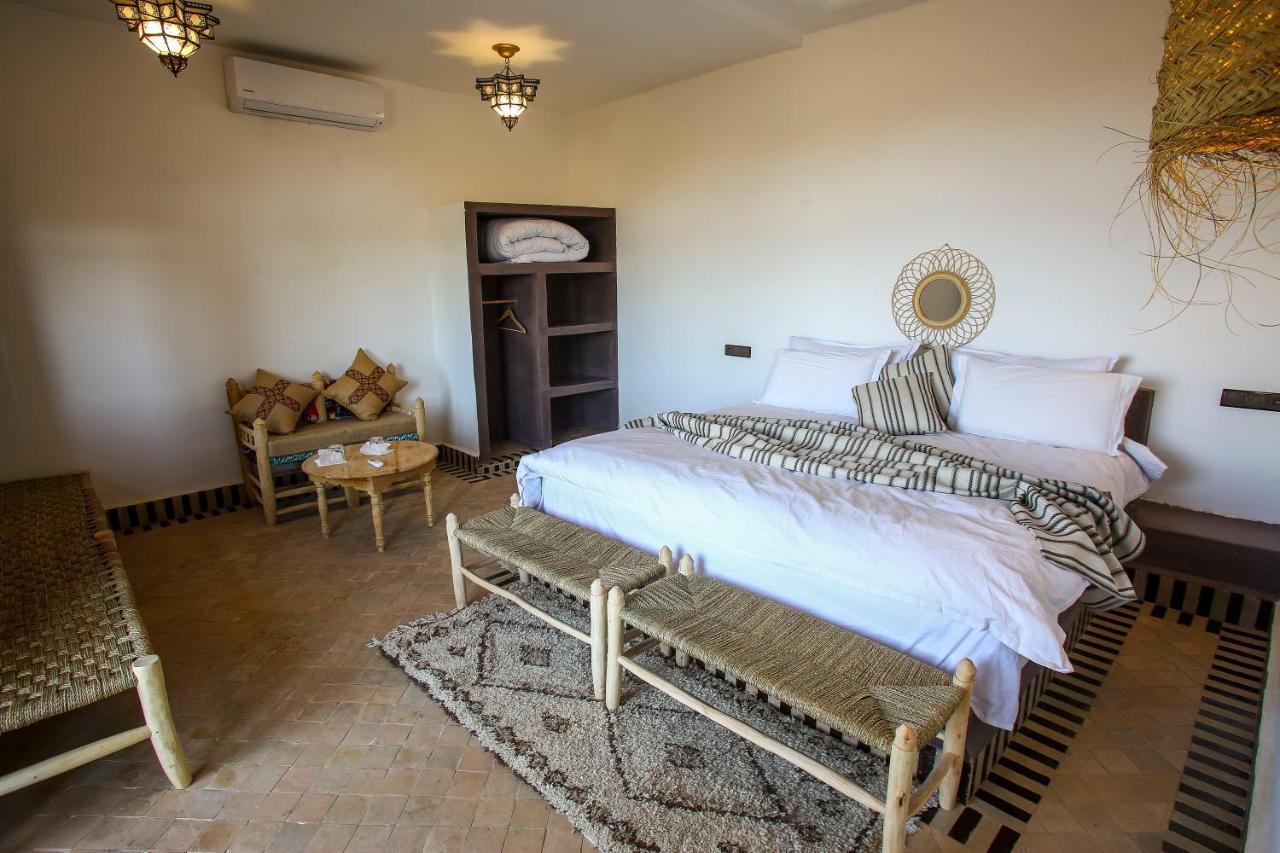 Riadsuerteloca Merzouga Hassilabied Luaran gambar A bedroom in a luxury desert camp