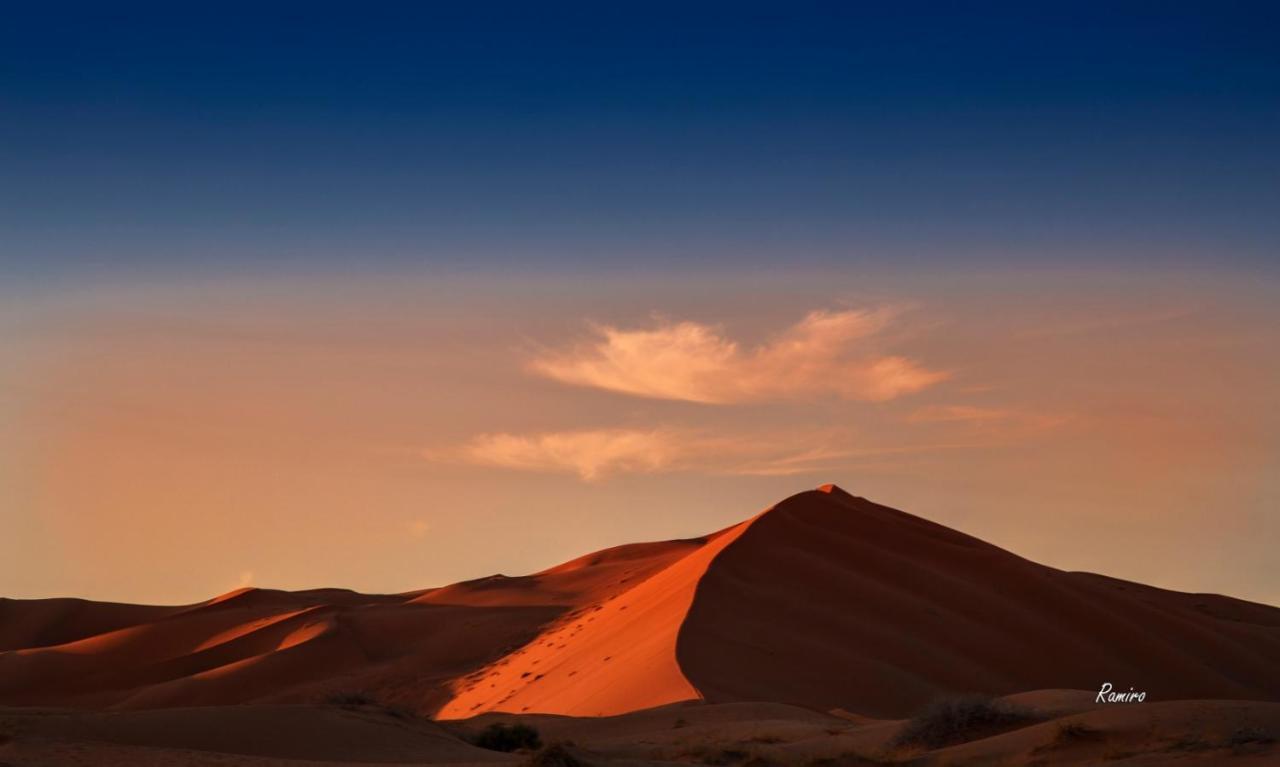 Riadsuerteloca Merzouga Hassilabied Luaran gambar Dune 45 at sunset