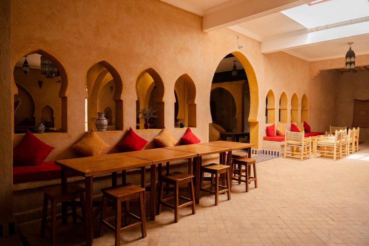 Riadsuerteloca Merzouga Hassilabied Luaran gambar The interior of a Moroccan restaurant