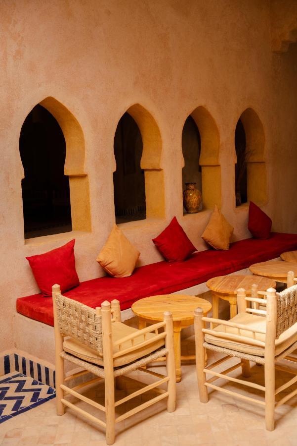 Riadsuerteloca Merzouga Hassilabied Luaran gambar A Moroccan interior