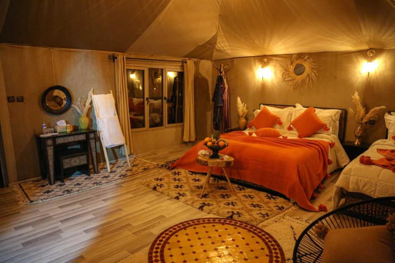 Riadsuerteloca Merzouga Hassilabied Luaran gambar Interior of a luxury tent