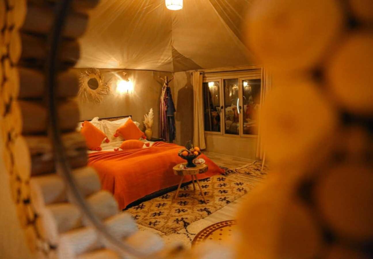Riadsuerteloca Merzouga Hassilabied Luaran gambar A bedroom in a luxury tent