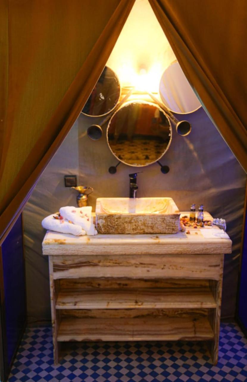 Riadsuerteloca Merzouga Hassilabied Luaran gambar Bathroom in a tent