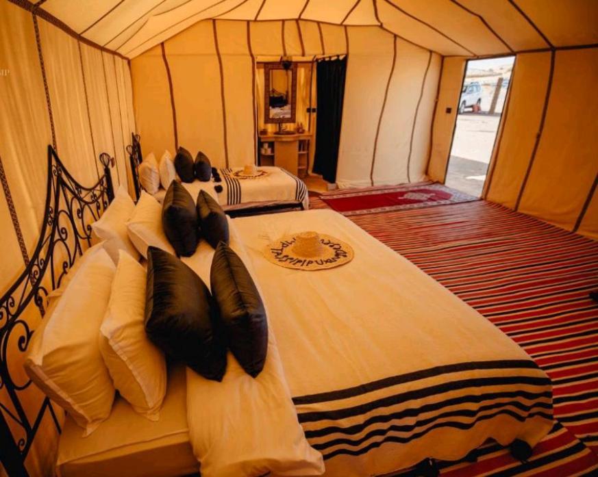 Riadsuerteloca Merzouga Hassilabied Luaran gambar Interior of a luxury tent