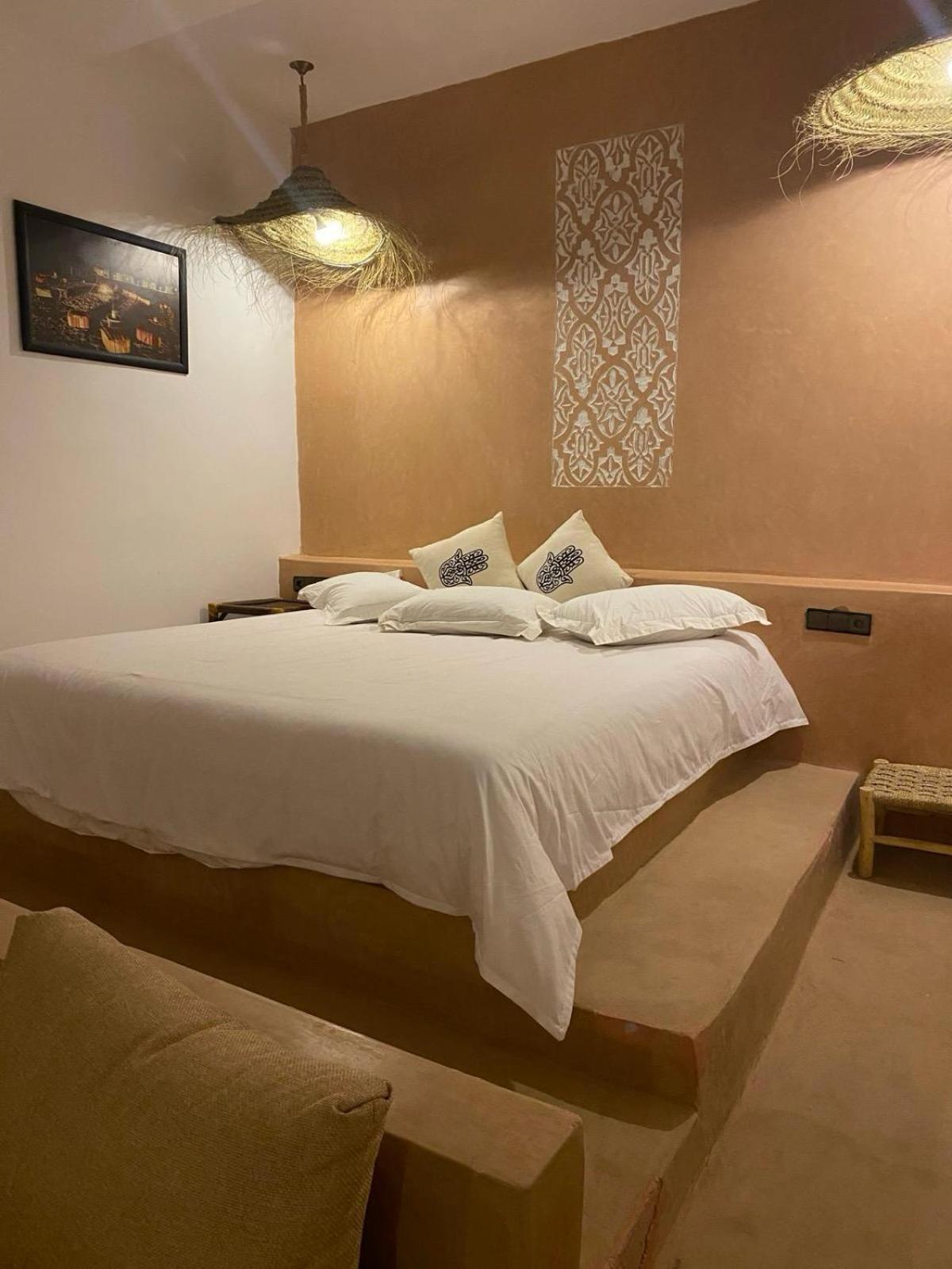 Riadsuerteloca Merzouga Hassilabied Luaran gambar A guest room at the hotel